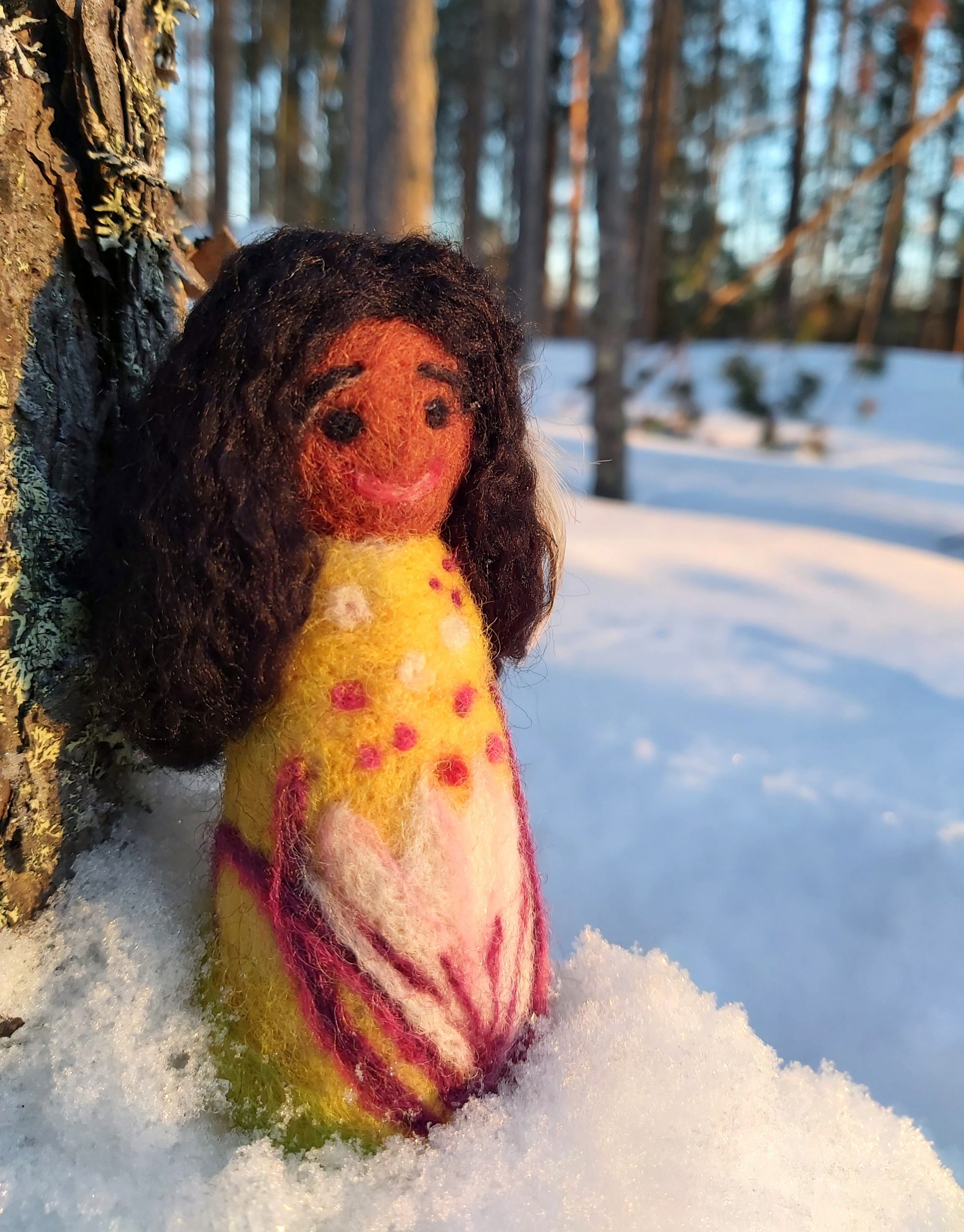 Urkusatu Mio, Adisa ja kuiskaajakuusi