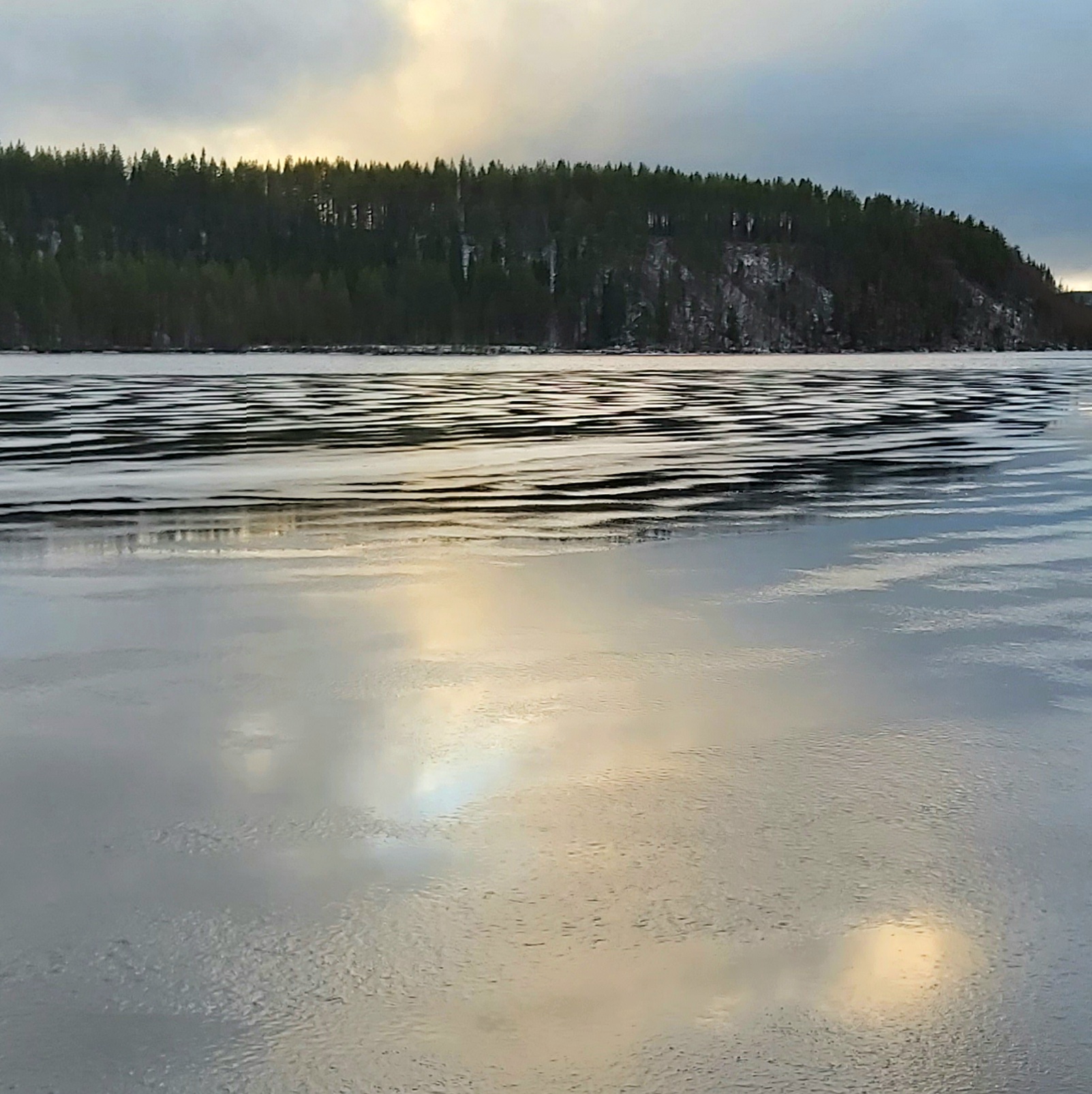 Uneen syttyivät valot