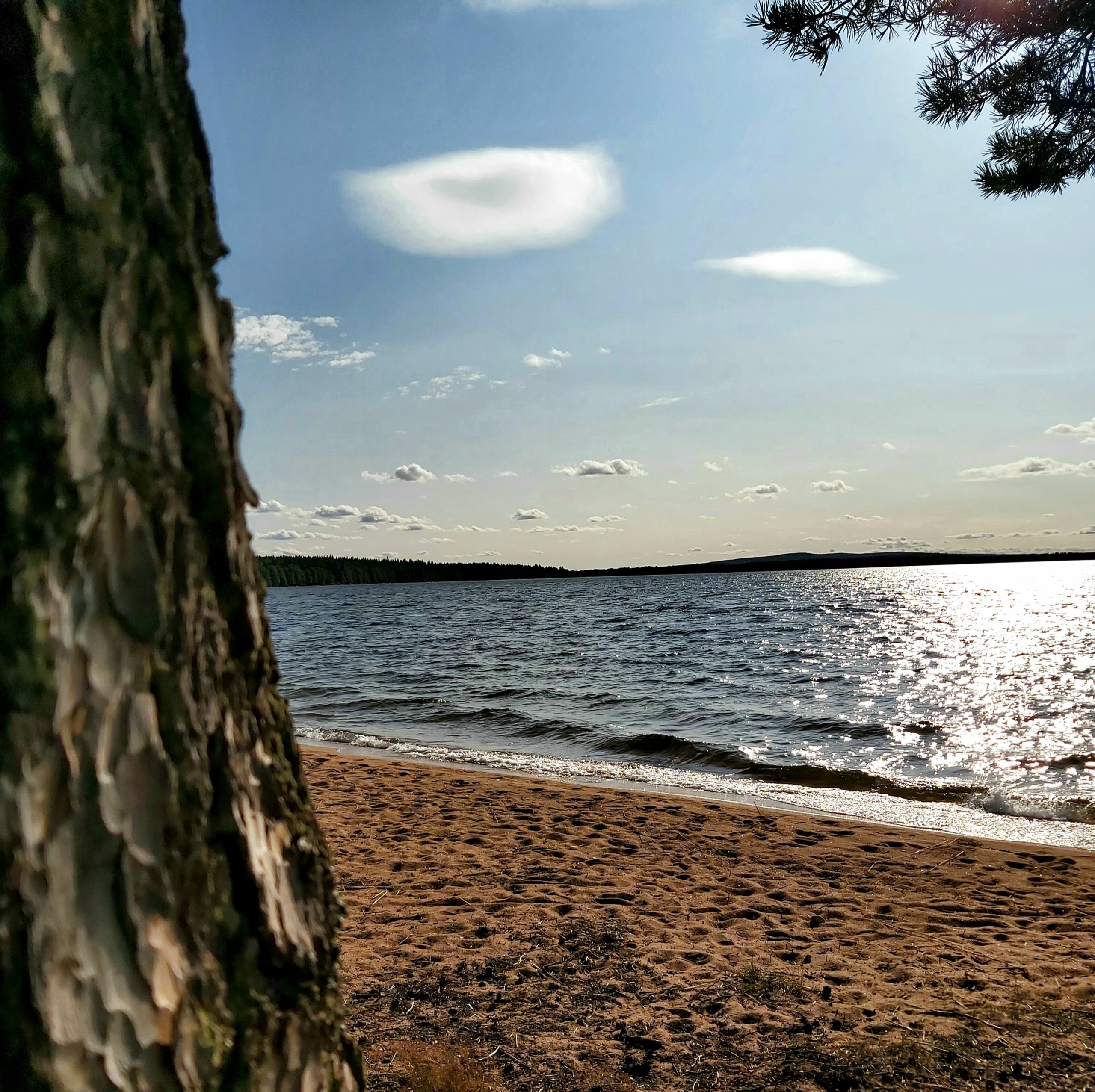 Merta ja taivasta vasten